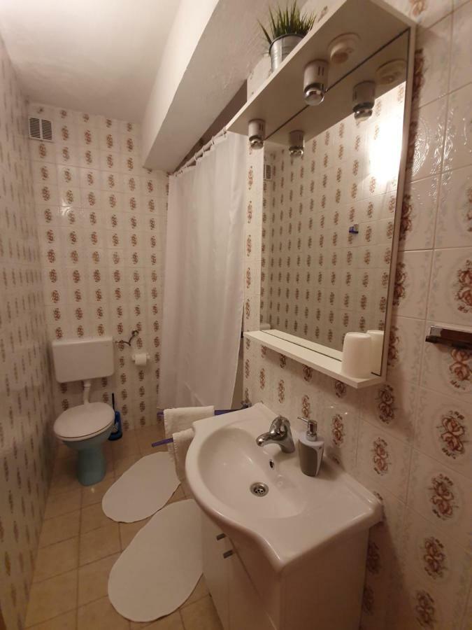 Apartmani Renata Брела Екстериор снимка